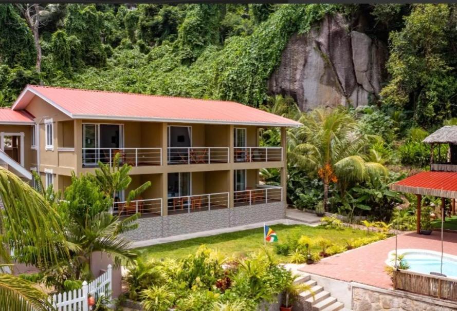 Auguste Holiday Residence Anse Etoile Esterno foto